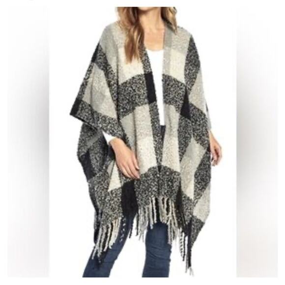 Woolrich Black White Plaid Warm Soft Cape Shawl Blanket Sweater Size OS - Picture 1 of 5